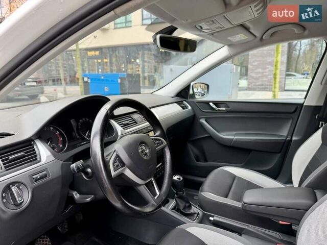 Белый Шкода Рапид, объемом двигателя 1.2 л и пробегом 141 тыс. км за 7800 $, фото 12 на Automoto.ua