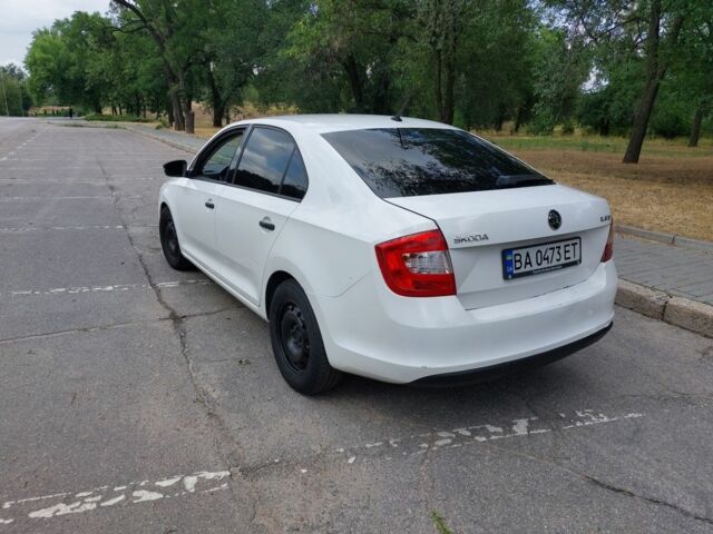 Белый Шкода Рапид, объемом двигателя 1.2 л и пробегом 260 тыс. км за 6600 $, фото 3 на Automoto.ua