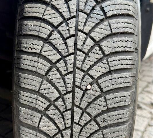 Белый Шкода Рапид, объемом двигателя 1.2 л и пробегом 141 тыс. км за 7800 $, фото 22 на Automoto.ua