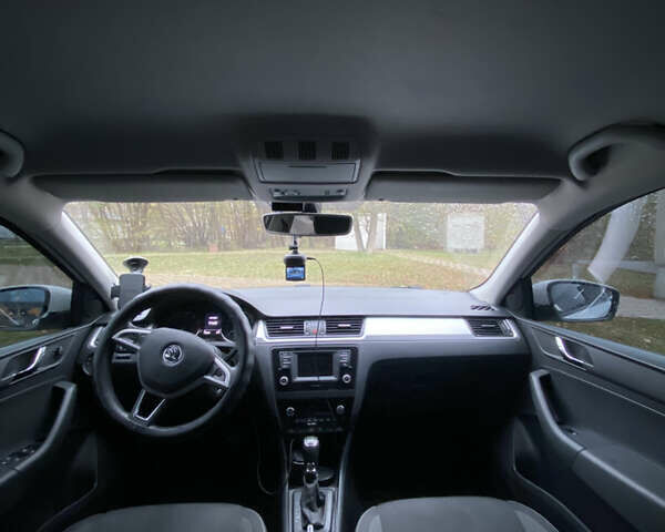 Белый Шкода Рапид, объемом двигателя 1.6 л и пробегом 115 тыс. км за 13000 $, фото 16 на Automoto.ua