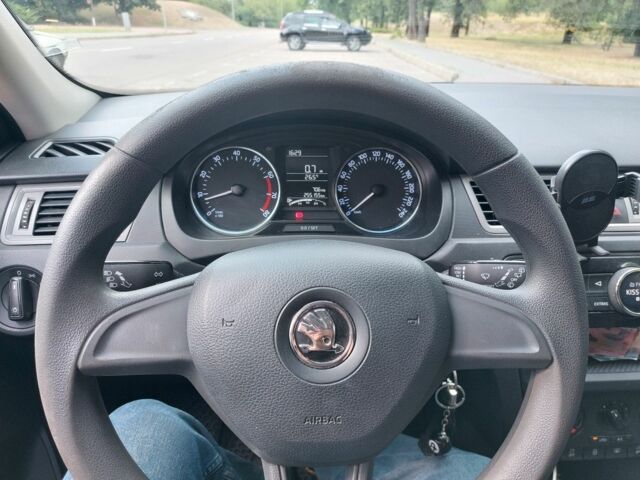 Белый Шкода Рапид, объемом двигателя 1.2 л и пробегом 260 тыс. км за 6600 $, фото 10 на Automoto.ua