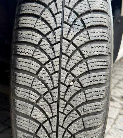 Белый Шкода Рапид, объемом двигателя 1.2 л и пробегом 141 тыс. км за 7800 $, фото 22 на Automoto.ua