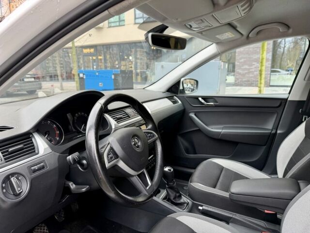 Белый Шкода Рапид, объемом двигателя 1.2 л и пробегом 141 тыс. км за 7800 $, фото 12 на Automoto.ua