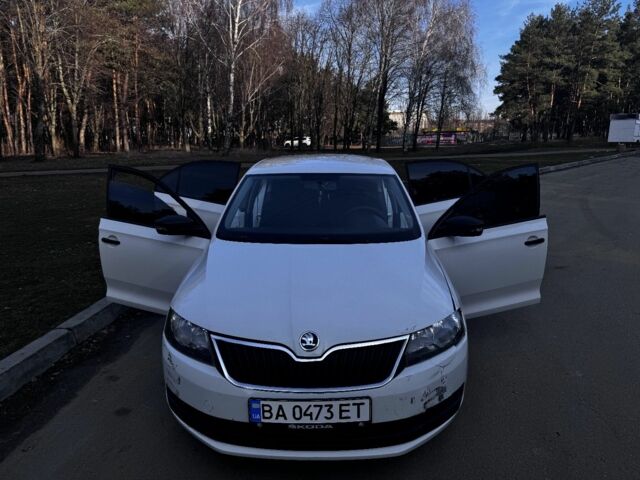 Белый Шкода Рапид, объемом двигателя 1.2 л и пробегом 260 тыс. км за 6600 $, фото 11 на Automoto.ua