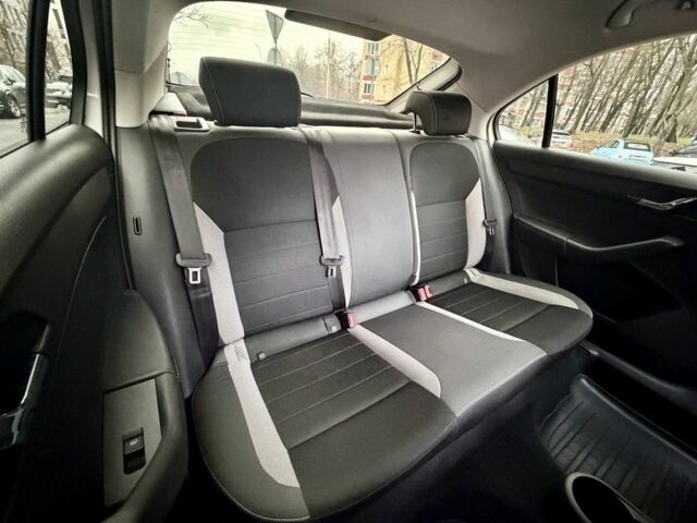 Белый Шкода Рапид, объемом двигателя 1.2 л и пробегом 141 тыс. км за 7800 $, фото 20 на Automoto.ua