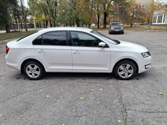 Белый Шкода Рапид, объемом двигателя 1.6 л и пробегом 114 тыс. км за 11000 $, фото 3 на Automoto.ua