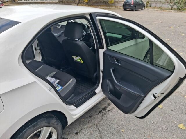 Белый Шкода Рапид, объемом двигателя 1.6 л и пробегом 114 тыс. км за 11000 $, фото 10 на Automoto.ua