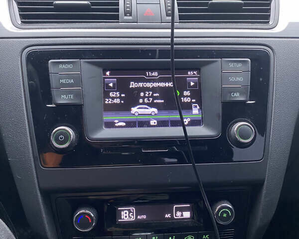 Белый Шкода Рапид, объемом двигателя 1.6 л и пробегом 115 тыс. км за 13000 $, фото 15 на Automoto.ua