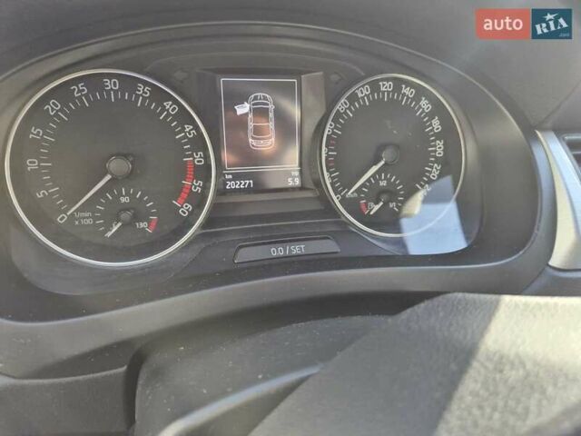 Белый Шкода Рапид, объемом двигателя 0 л и пробегом 150 тыс. км за 5640 $, фото 3 на Automoto.ua