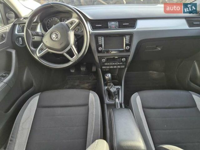 Белый Шкода Рапид, объемом двигателя 0 л и пробегом 150 тыс. км за 5640 $, фото 4 на Automoto.ua