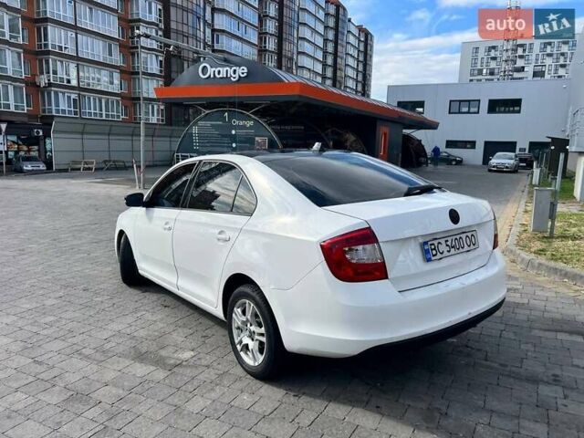 Белый Шкода Рапид, объемом двигателя 1.6 л и пробегом 310 тыс. км за 5400 $, фото 2 на Automoto.ua