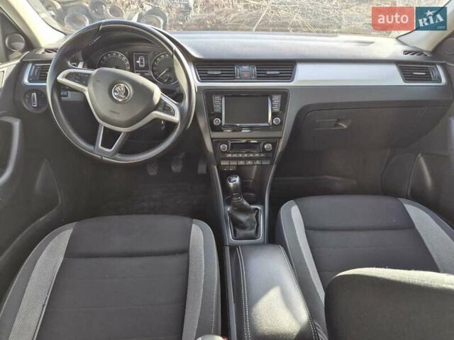 Белый Шкода Рапид, объемом двигателя 0 л и пробегом 150 тыс. км за 5640 $, фото 2 на Automoto.ua