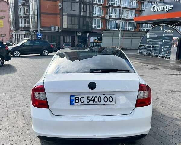 Белый Шкода Рапид, объемом двигателя 1.6 л и пробегом 310 тыс. км за 5400 $, фото 4 на Automoto.ua