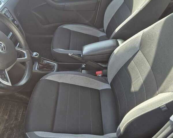 Белый Шкода Рапид, объемом двигателя 0 л и пробегом 150 тыс. км за 5640 $, фото 6 на Automoto.ua