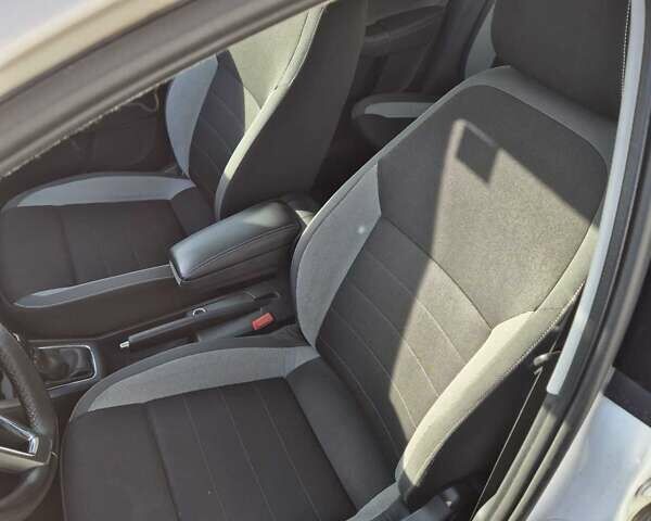 Белый Шкода Рапид, объемом двигателя 0 л и пробегом 150 тыс. км за 5640 $, фото 5 на Automoto.ua