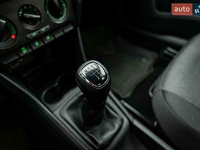 Білий Шкода Рапід, об'ємом двигуна 1.6 л та пробігом 78 тис. км за 11644 $, фото 12 на Automoto.ua