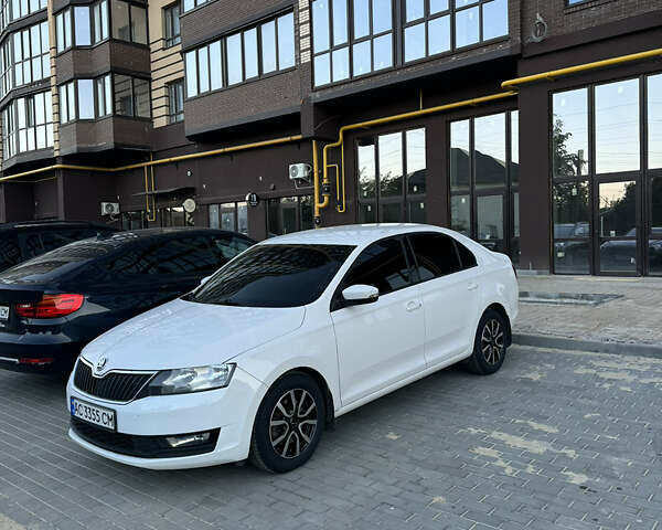 Белый Шкода Рапид, объемом двигателя 1.6 л и пробегом 160 тыс. км за 10000 $, фото 7 на Automoto.ua