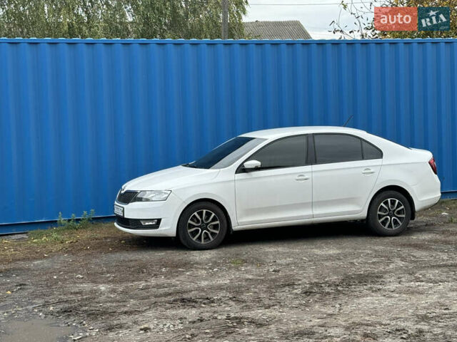 Белый Шкода Рапид, объемом двигателя 1.6 л и пробегом 160 тыс. км за 10000 $, фото 6 на Automoto.ua