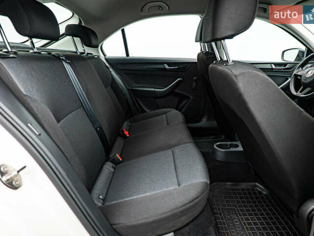 Білий Шкода Рапід, об'ємом двигуна 1.6 л та пробігом 111 тис. км за 10767 $, фото 14 на Automoto.ua