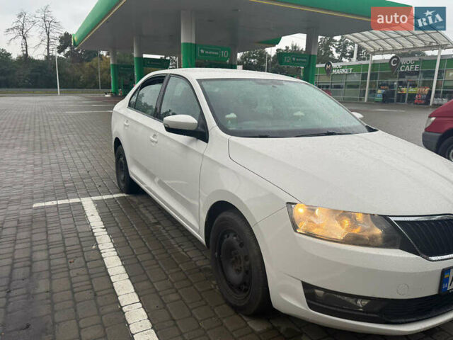 Белый Шкода Рапид, объемом двигателя 1.6 л и пробегом 157 тыс. км за 8750 $, фото 1 на Automoto.ua