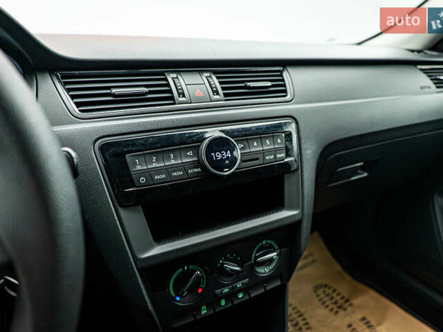 Білий Шкода Рапід, об'ємом двигуна 1.6 л та пробігом 111 тис. км за 10767 $, фото 11 на Automoto.ua