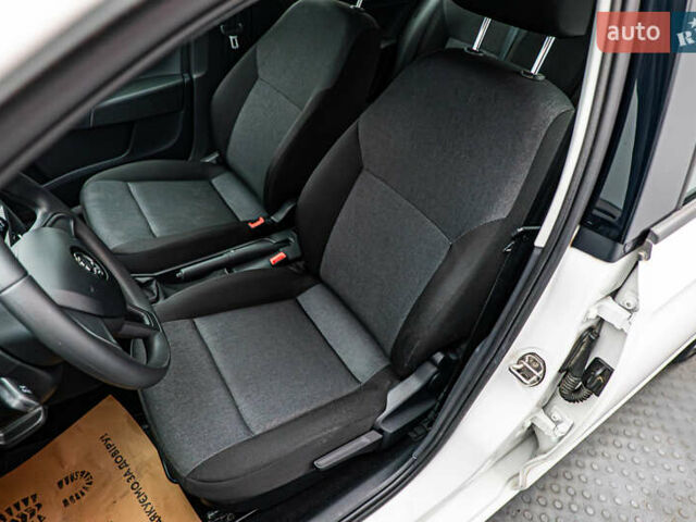 Білий Шкода Рапід, об'ємом двигуна 1.6 л та пробігом 111 тис. км за 10767 $, фото 8 на Automoto.ua