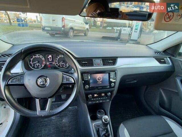 Белый Шкода Рапид, объемом двигателя 1.6 л и пробегом 89 тыс. км за 11300 $, фото 5 на Automoto.ua