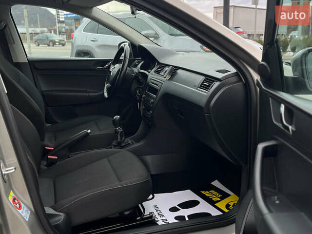 Бежевий Шкода Рапід, об'ємом двигуна 1.2 л та пробігом 154 тис. км за 7600 $, фото 12 на Automoto.ua