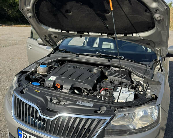 Бежевый Шкода Рапид, объемом двигателя 1.6 л и пробегом 269 тыс. км за 7900 $, фото 7 на Automoto.ua