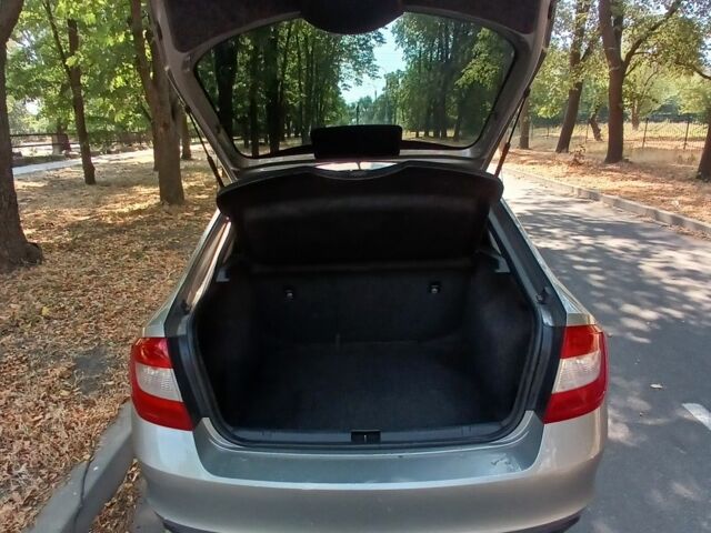 Бежевый Шкода Рапид, объемом двигателя 1.2 л и пробегом 218 тыс. км за 5900 $, фото 5 на Automoto.ua