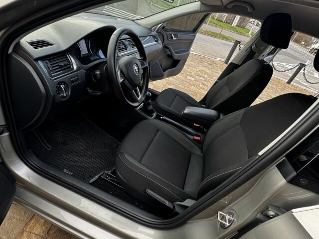 Бежевый Шкода Рапид, объемом двигателя 1.6 л и пробегом 190 тыс. км за 8900 $, фото 6 на Automoto.ua