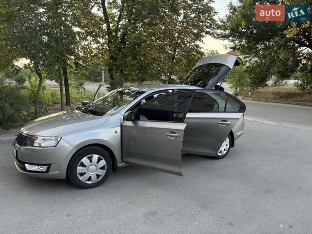 Бежевый Шкода Рапид, объемом двигателя 1.2 л и пробегом 127 тыс. км за 9000 $, фото 7 на Automoto.ua