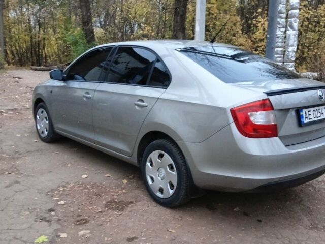 Бежевый Шкода Рапид, объемом двигателя 1.2 л и пробегом 108 тыс. км за 9600 $, фото 6 на Automoto.ua