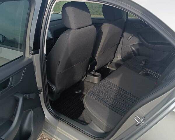 Бежевий Шкода Рапід, об'ємом двигуна 1.6 л та пробігом 76 тис. км за 8500 $, фото 13 на Automoto.ua