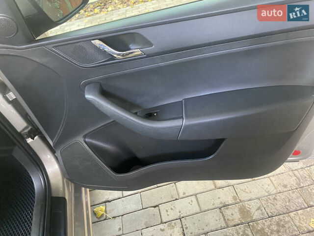 Бежевый Шкода Рапид, объемом двигателя 1.6 л и пробегом 182 тыс. км за 9200 $, фото 15 на Automoto.ua