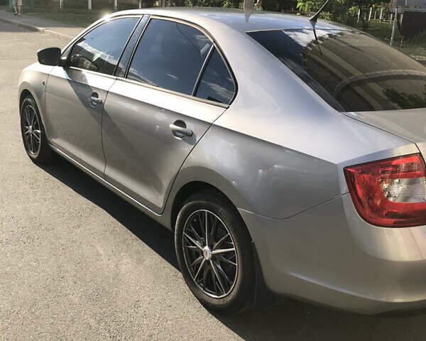 Бежевий Шкода Рапід, об'ємом двигуна 1.6 л та пробігом 181 тис. км за 12000 $, фото 4 на Automoto.ua
