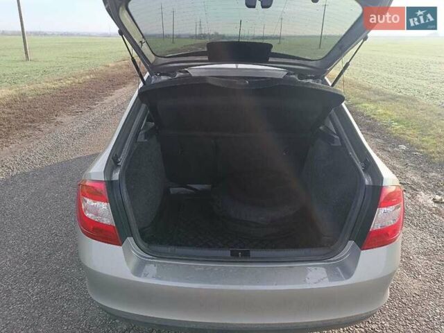 Бежевий Шкода Рапід, об'ємом двигуна 1.6 л та пробігом 76 тис. км за 8500 $, фото 9 на Automoto.ua