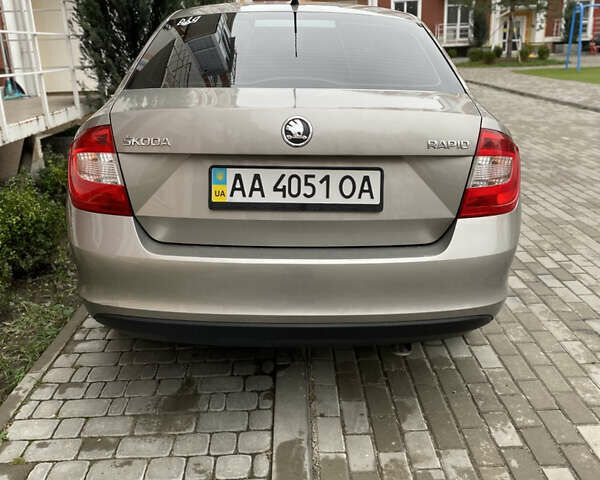 Бежевый Шкода Рапид, объемом двигателя 1.6 л и пробегом 185 тыс. км за 9000 $, фото 5 на Automoto.ua