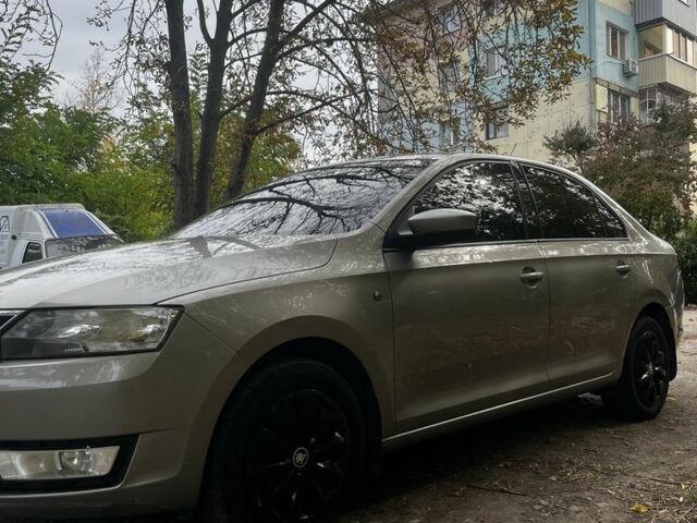 Бежевый Шкода Рапид, объемом двигателя 1.2 л и пробегом 193 тыс. км за 7100 $, фото 5 на Automoto.ua