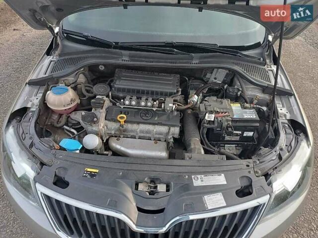 Бежевий Шкода Рапід, об'ємом двигуна 1.6 л та пробігом 76 тис. км за 8500 $, фото 8 на Automoto.ua