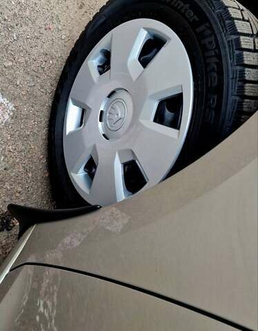 Бежевый Шкода Рапид, объемом двигателя 1.2 л и пробегом 78 тыс. км за 8700 $, фото 16 на Automoto.ua