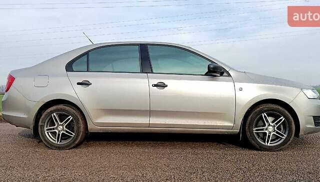 Бежевий Шкода Рапід, об'ємом двигуна 1.6 л та пробігом 76 тис. км за 8500 $, фото 7 на Automoto.ua