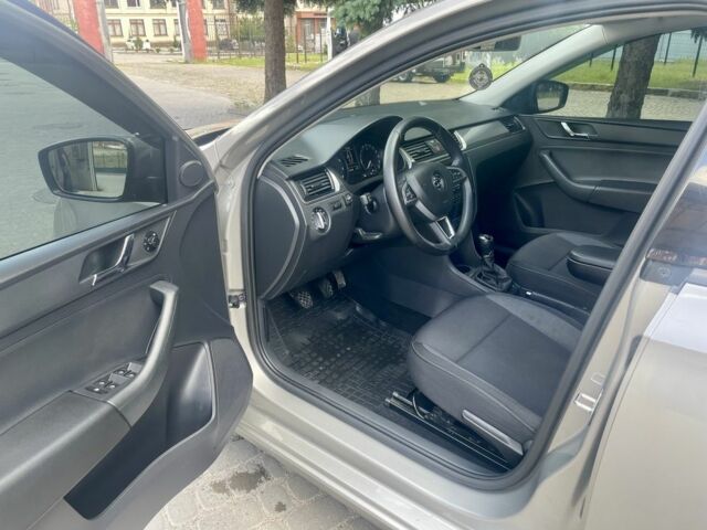 Бежевий Шкода Рапід, об'ємом двигуна 1.2 л та пробігом 160 тис. км за 7500 $, фото 4 на Automoto.ua
