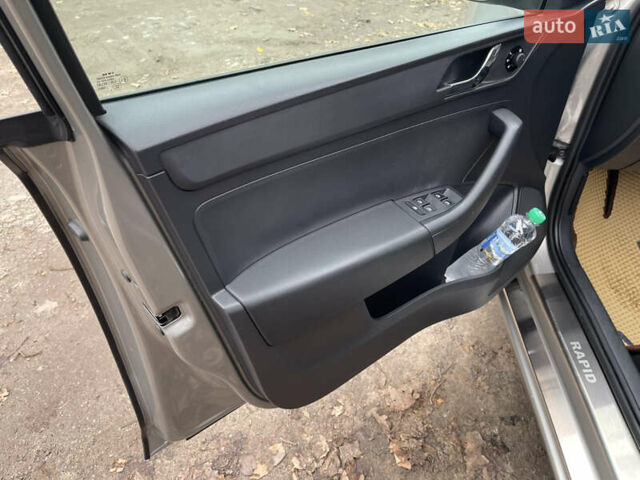 Бежевый Шкода Рапид, объемом двигателя 1.6 л и пробегом 230 тыс. км за 7999 $, фото 9 на Automoto.ua