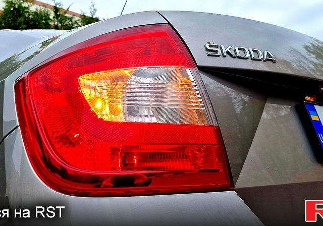 Бежевый Шкода Рапид, объемом двигателя 1.2 л и пробегом 78 тыс. км за 9370 $, фото 5 на Automoto.ua