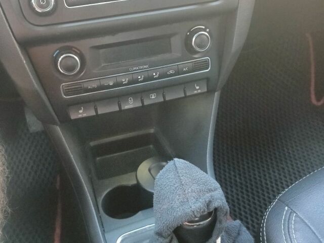 Бежевый Шкода Рапид, объемом двигателя 1.2 л и пробегом 108 тыс. км за 9600 $, фото 10 на Automoto.ua