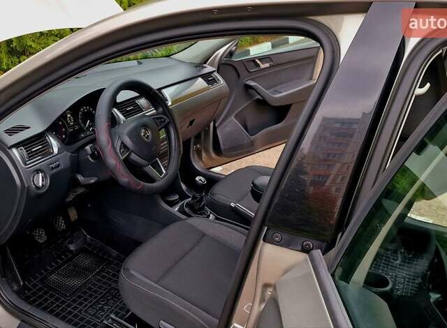 Бежевый Шкода Рапид, объемом двигателя 1.2 л и пробегом 78 тыс. км за 9200 $, фото 26 на Automoto.ua