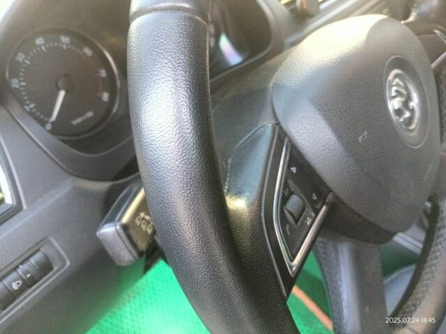 Бежевый Шкода Рапид, объемом двигателя 1.2 л и пробегом 108 тыс. км за 9600 $, фото 8 на Automoto.ua