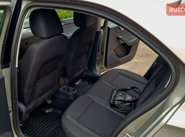 Бежевый Шкода Рапид, объемом двигателя 1.2 л и пробегом 78 тыс. км за 9270 $, фото 28 на Automoto.ua