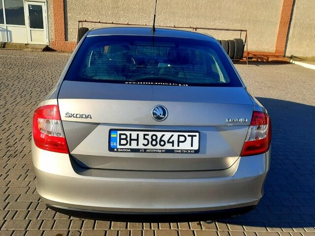 Бежевий Шкода Рапід, об'ємом двигуна 1.2 л та пробігом 110 тис. км за 8000 $, фото 2 на Automoto.ua